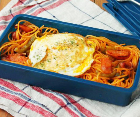 暑い朝はフライパン1つ！「卵の両面焼き」「ワンパンナポリタン」2品弁当