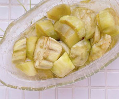 冷やして美味しい簡単作り置き！「なすの翡翠煮」