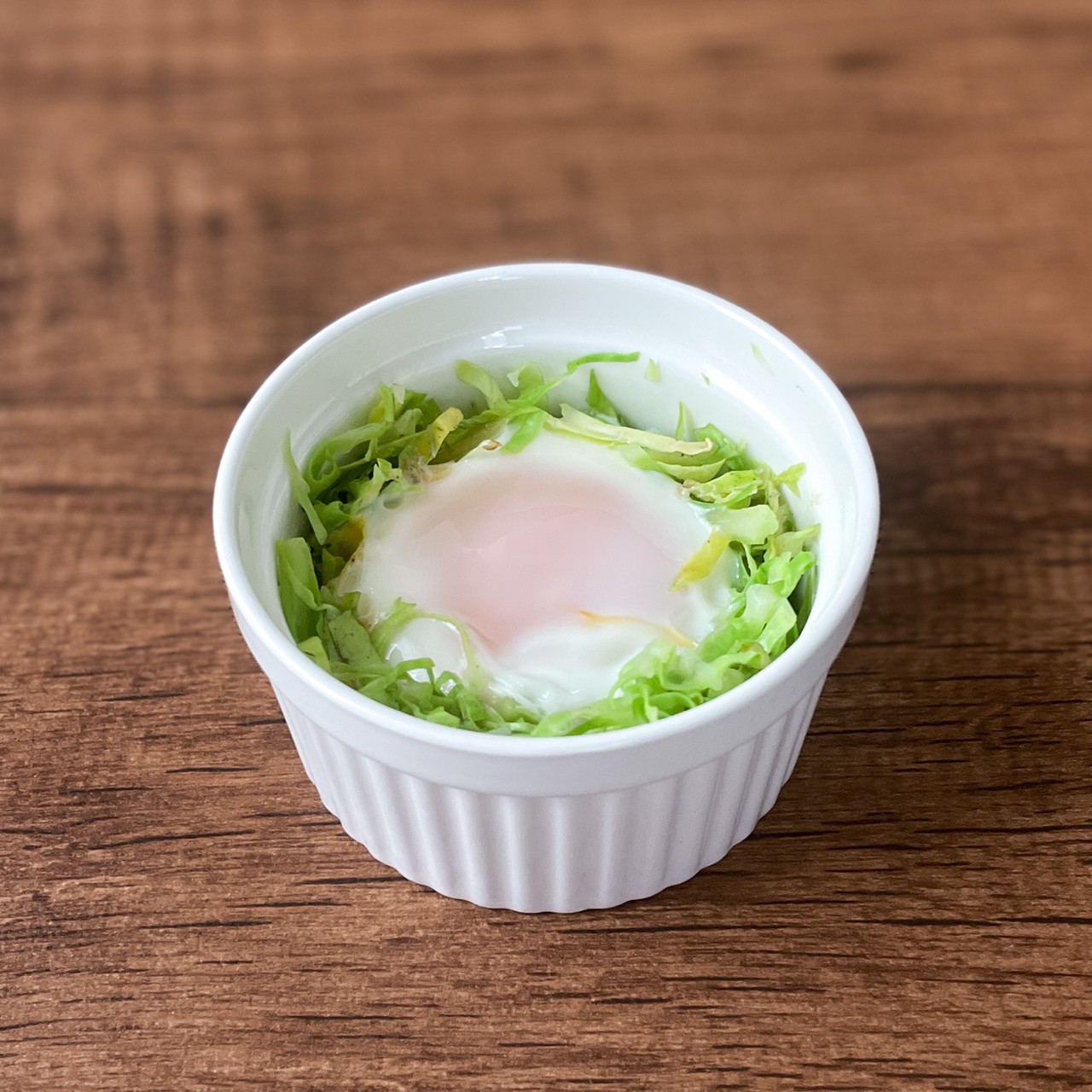 【レンジ1分】朝から腸活！「キャベツの巣ごもり卵」