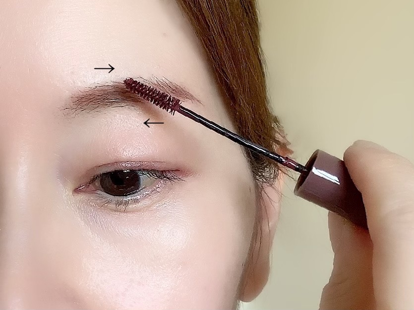 最新カラーは赤み系！「ナチュふわ眉」メイクレッスン♪