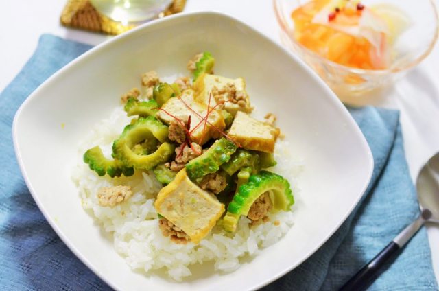厚揚げとゴーヤのそぼろ丼
