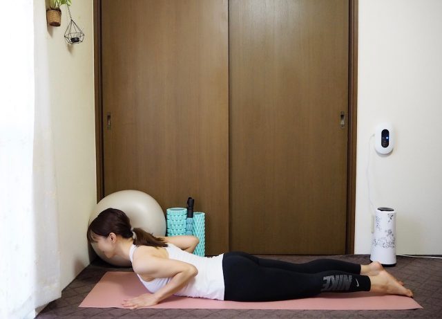 深い呼吸を促す!「お腹まわり」のストレッチ