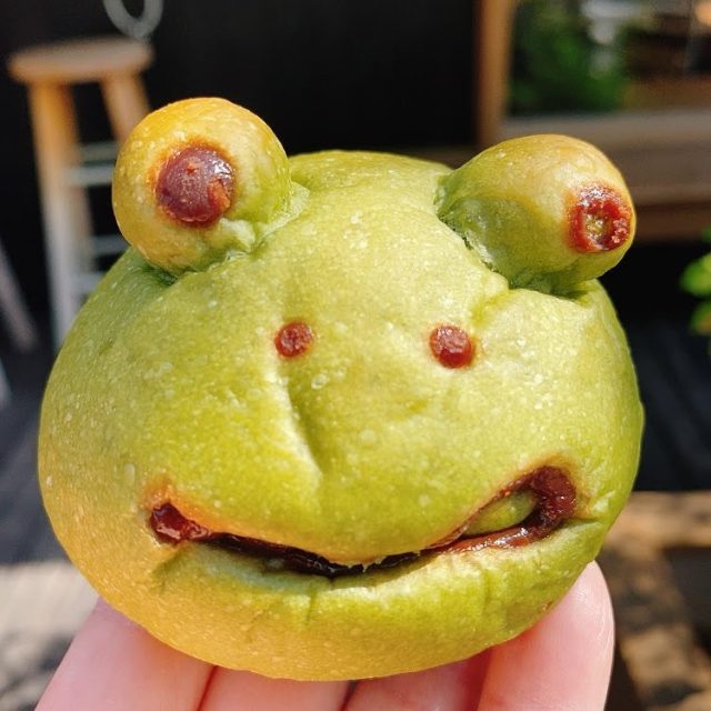 ひぐらしベーカリー　かえるパン