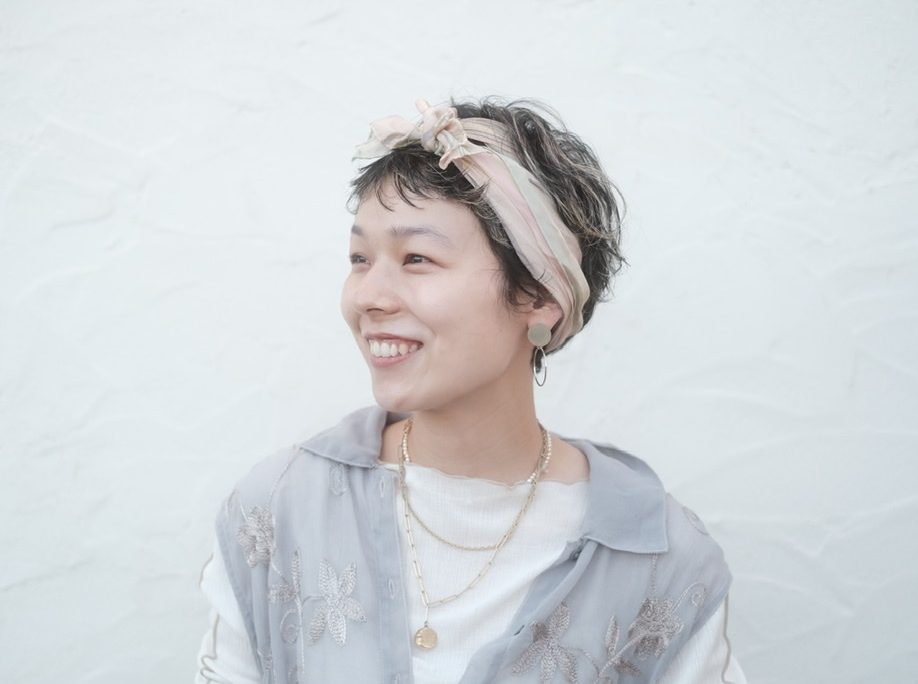 簡単ヘアアレンジ♪スカーフをオシャレに巻く方法