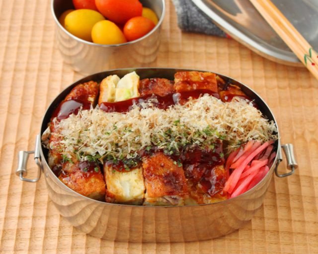 「ミルクお好み焼き」「ミニトマト」2品弁当