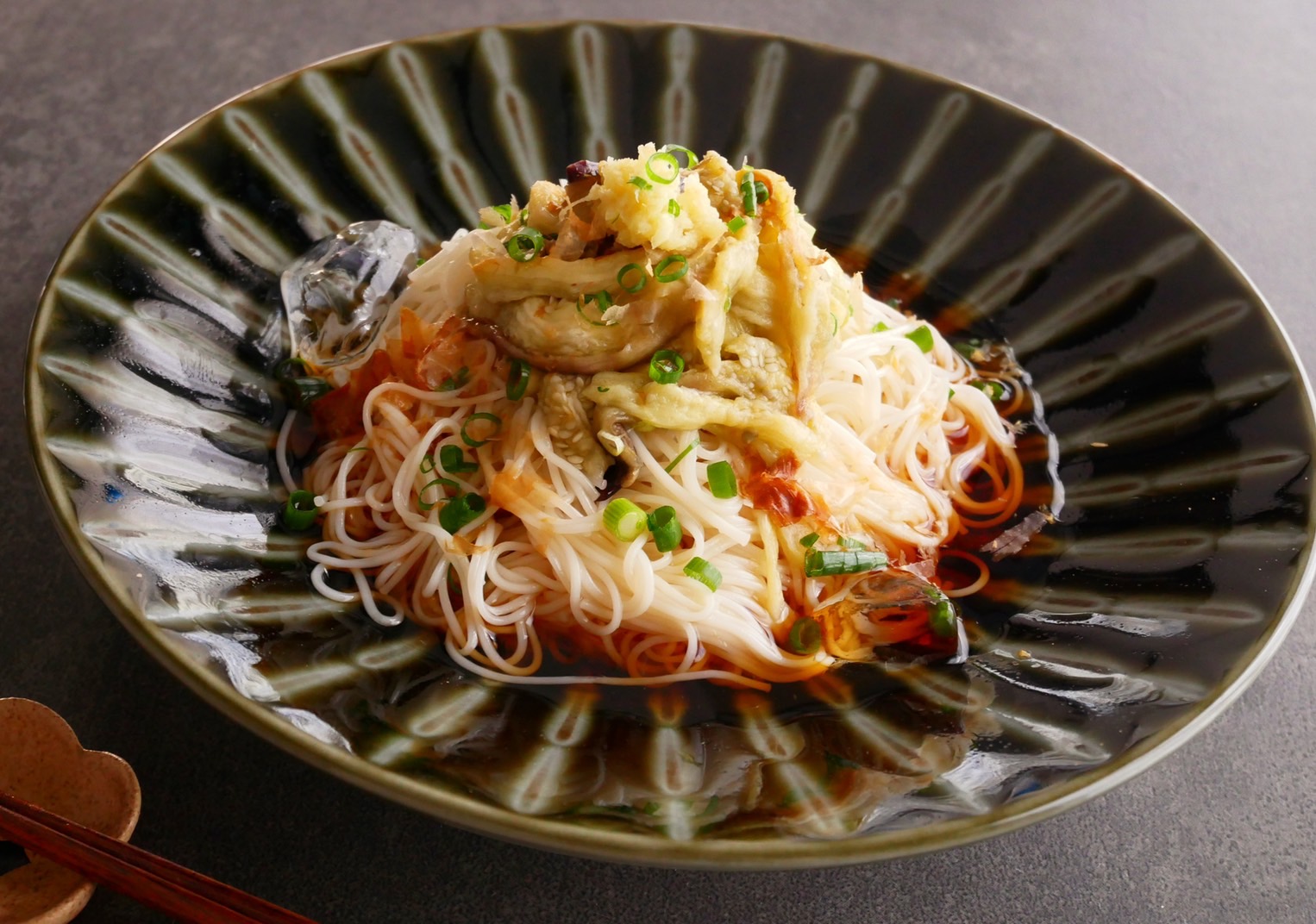 トロッとした食感が絶品！「焼きナスそうめん」