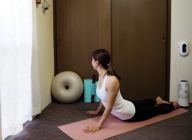 深い呼吸を促す!「お腹まわり」のストレッチ