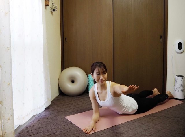 深い呼吸を促す!「お腹まわり」のストレッチ