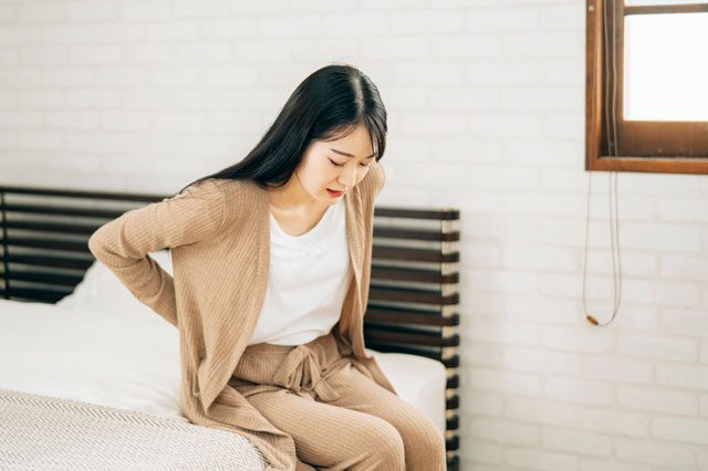 腰痛の女性