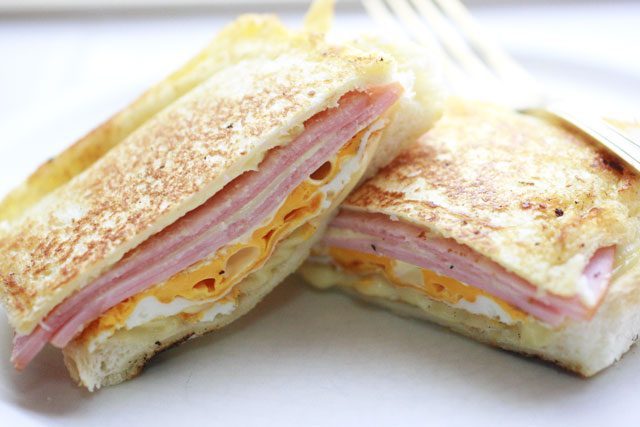 ハムチーたまごのホットサンド