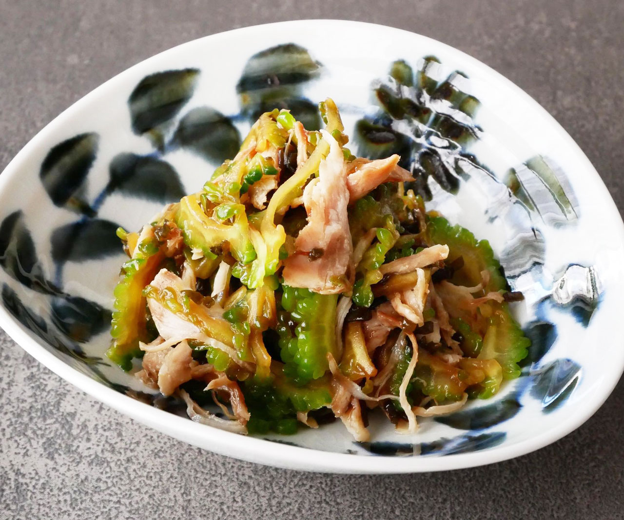 下処理で苦味オフ！パクパク食べられる「ゴーヤと塩昆布の和えもの」