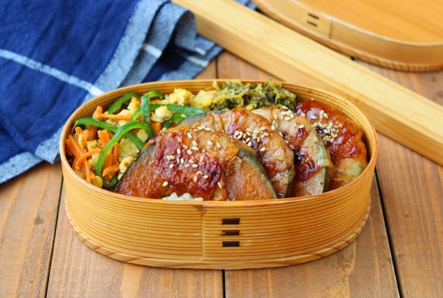 「かぼちゃ肉巻き」「野菜の卵炒め」2品弁当