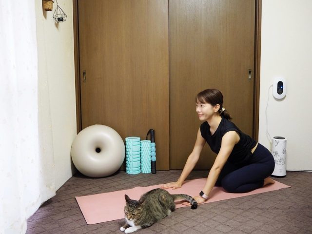 上半身を内側・外側にねじるストレッチ(1)