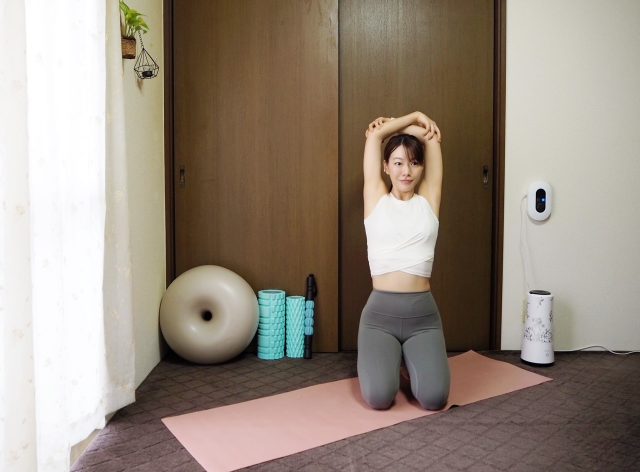 肩甲骨をグルグル!冷房でキンキンに冷えた「朝のダルい上半身」がスッキリ整う