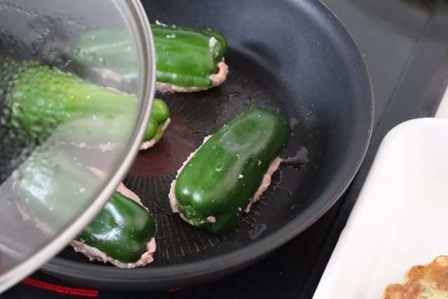 ピーマンの肉詰め