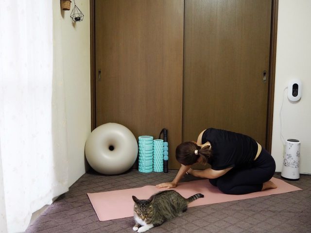 上半身を内側・外側にねじるストレッチ(3)