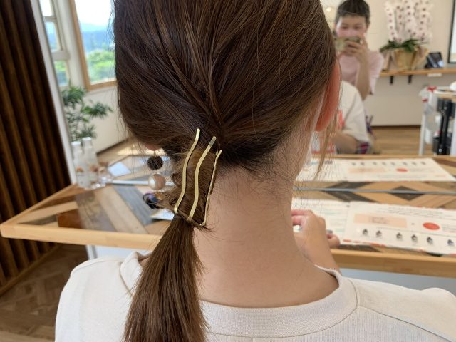 ゴールドピンでまとめ髪アレンジ