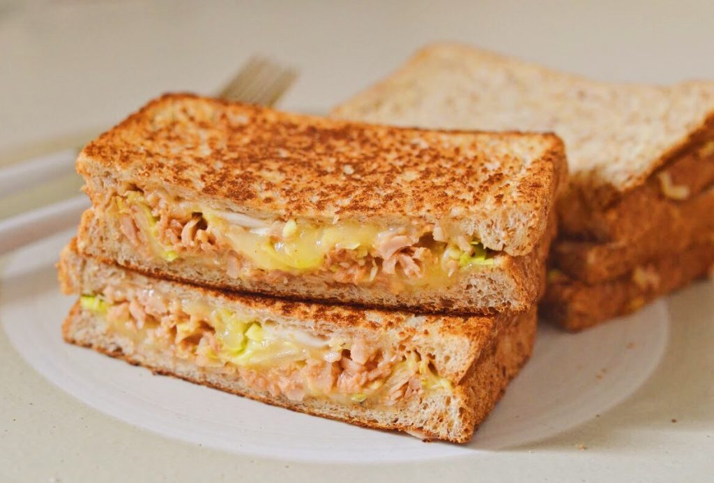 ヘルシーにかさ増し！簡単「キャベツ×パン」レシピ3選