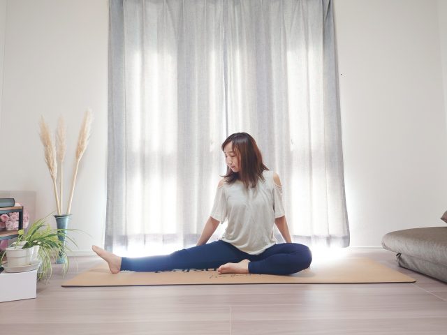 片足開脚ストレッチ