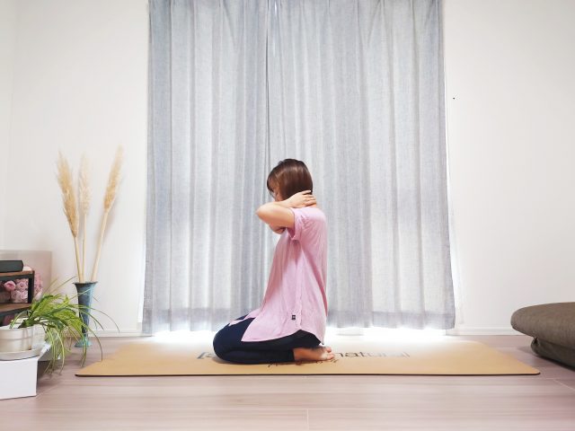 首こり改善ストレッチ