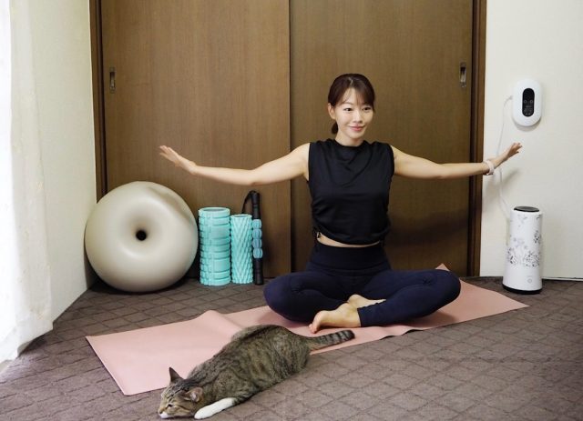 肩甲骨を背骨に寄せる簡単ストレッチ5