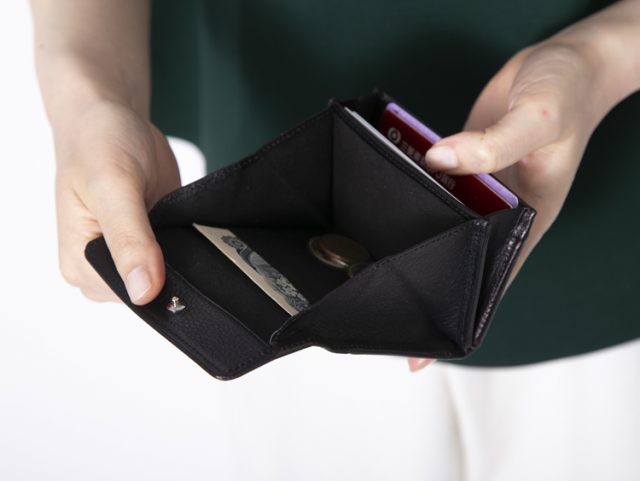 POMTATAの「2つ折りのお札が入るギャルソン小銭入れ」