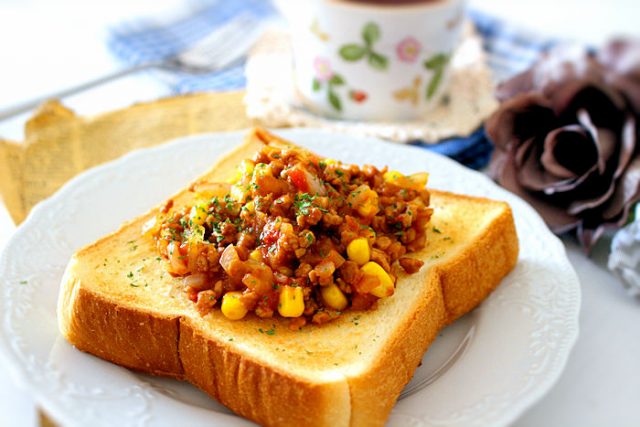 大豆ミートでチリコンカン風トースト