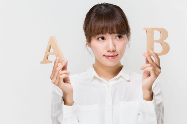 比べる