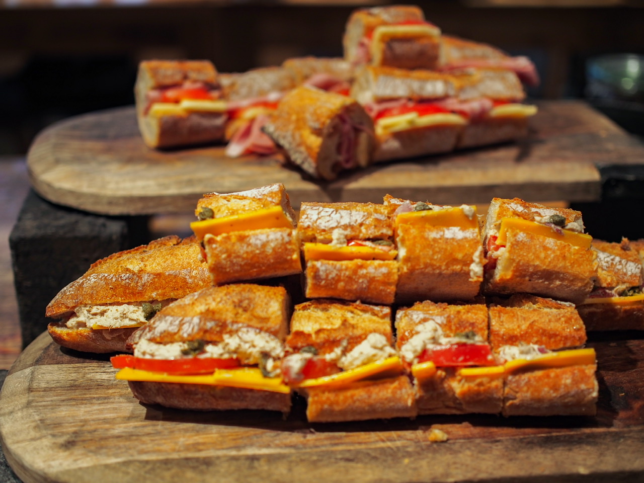 MORETHAN TAPAS LOUNGE -Spanish- パン