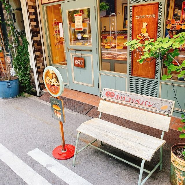 コッペパン専門店「コバトパン工場」ベンチ
