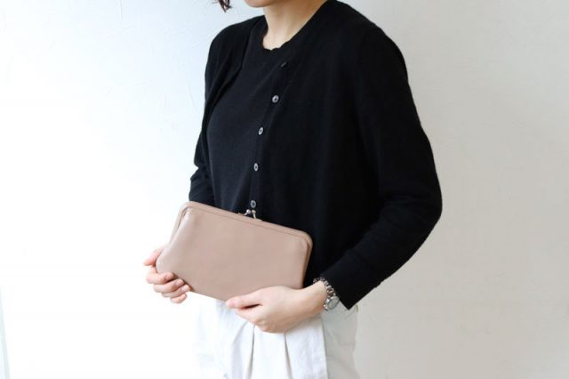 Agreable(アグレーブル)の「本革ラムレザー がま口貴重品ケース」