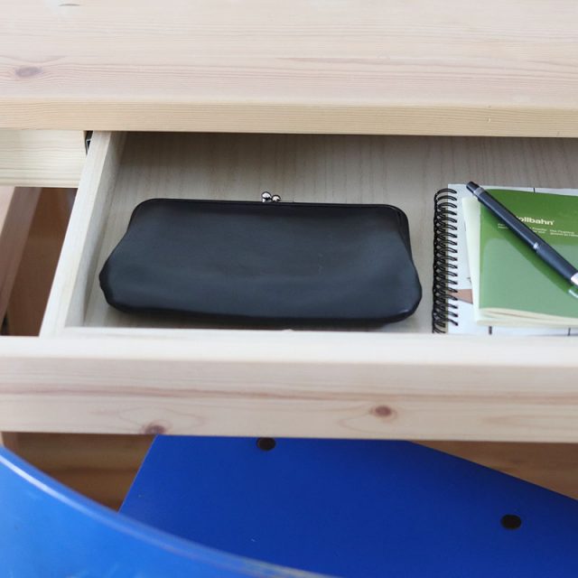Agreable(アグレーブル)の「本革ラムレザー がま口貴重品ケース」