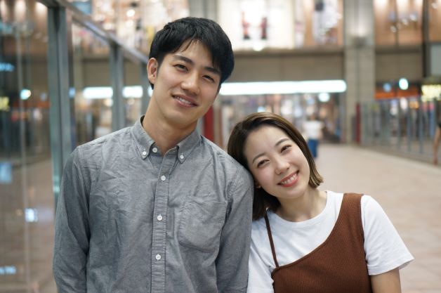 笑顔の夫婦