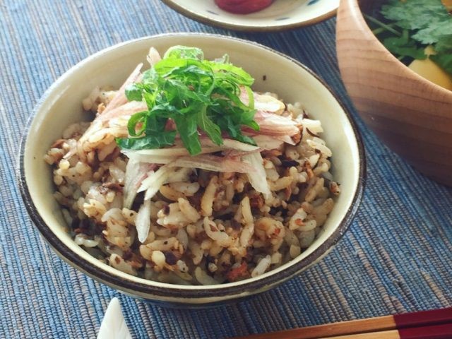 寝坊した朝に！時短「混ぜるだけ」ご飯ものレシピ3つ