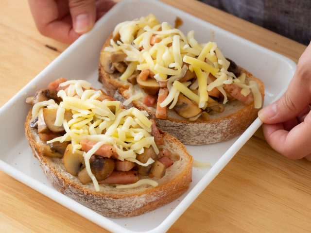 マッシュルームとベーコンのタルティーヌ