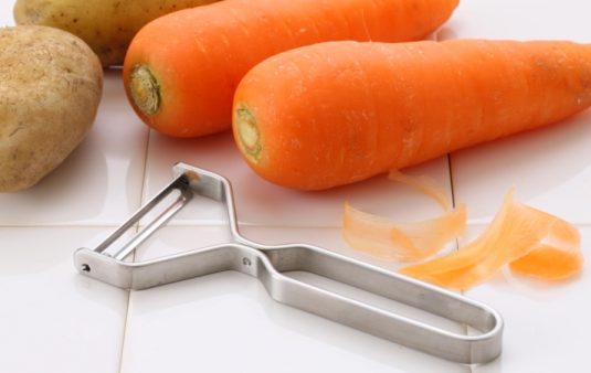 千切りスピードが2倍！仕上がりも美しい「ヨシタ手工業デザイン室 ステンレスピーラー」