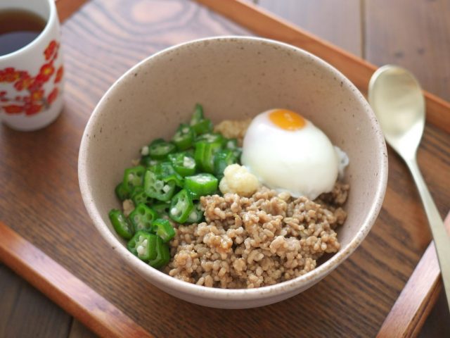 豚そぼろのオートミール三色丼