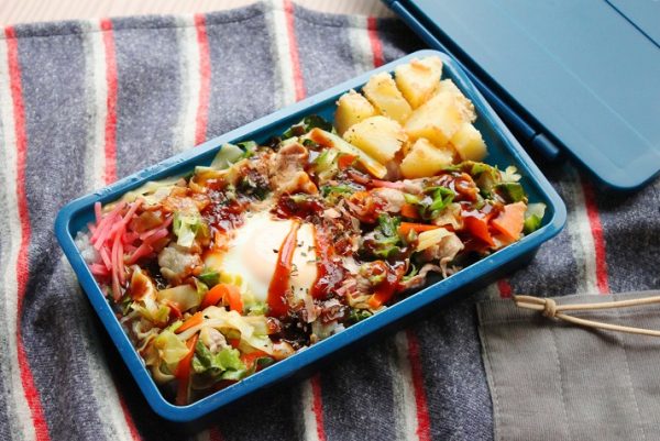お好み焼き風「巣ごもり丼」「明太じゃがバター」2品弁当
