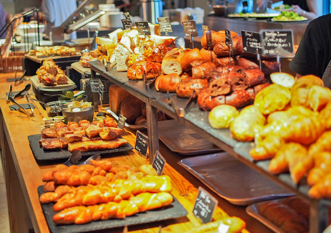【西新宿】休日の朝限定！「MORETHAN TAPAS LOUNGE -Spanish-」で美食ビュッフェ