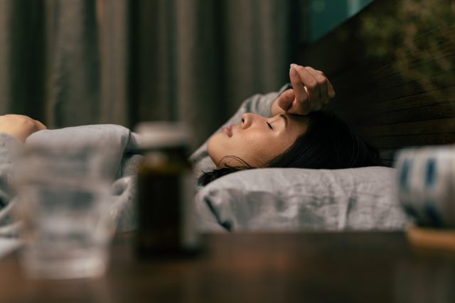 頭痛の女性