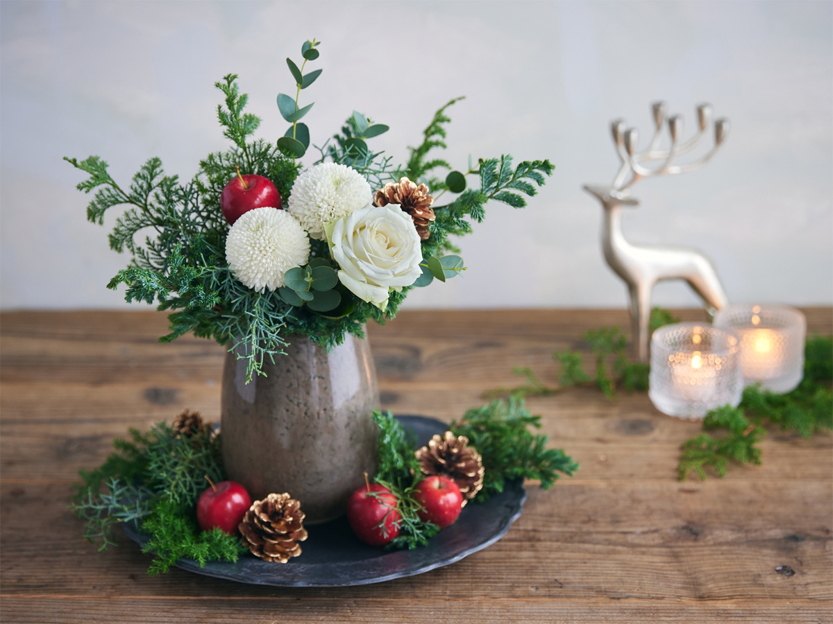 クリスマスの花がお正月アレンジに大変身！ホリデーシーズンの花の飾り方
