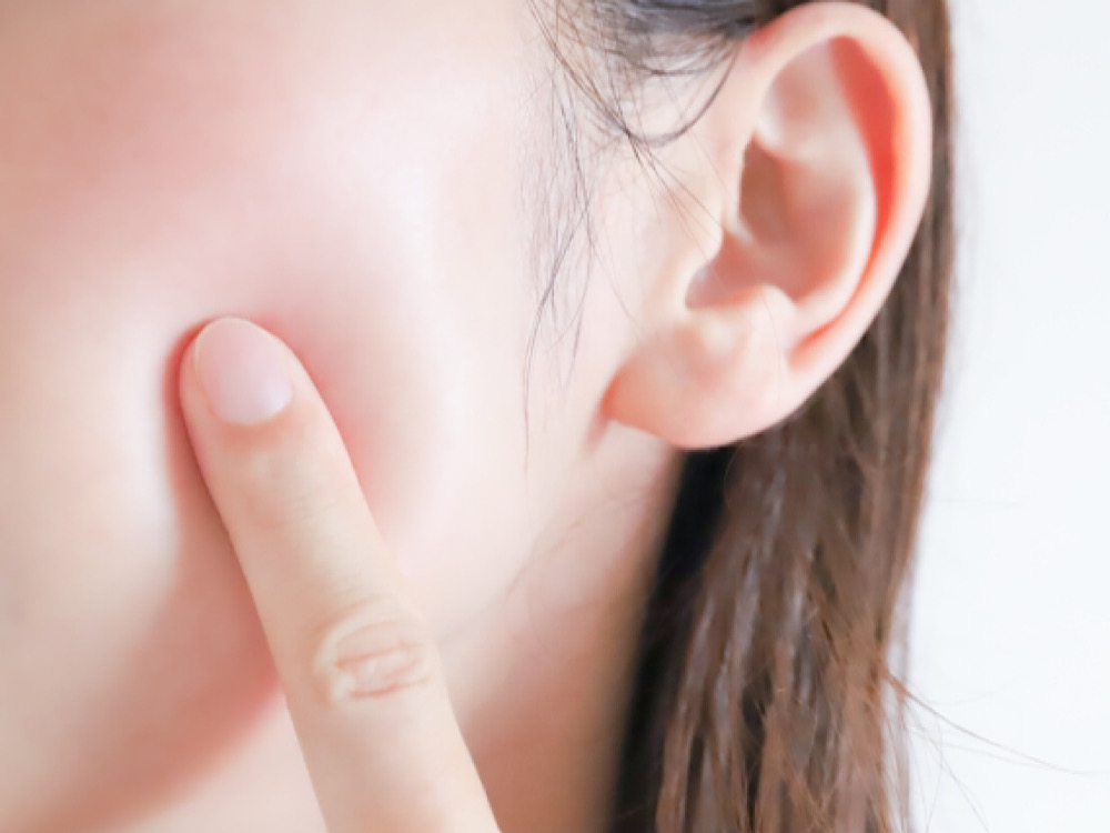 1日中しっとりが続く！「粉吹き肌」を防ぐベースメイクのコツ【応急処置法も】