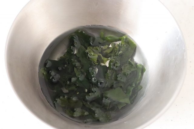 わかめとにんじんのごま和え