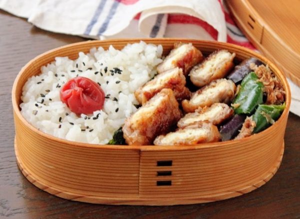 「油揚げの肉巻き」「なすピーマンの味噌おかか」2品弁当
