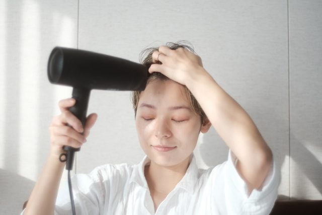 生活感が出るヘアスタイルにしないために！髪を乾かす時に気を付けたいこと