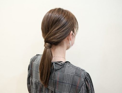 仕事にもお出かけにも♪ゴムだけで簡単「大人ヘアアレンジ」3選