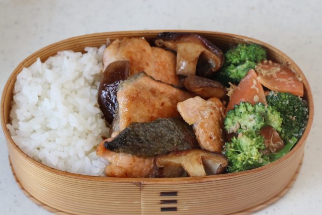 2品弁当の詰め方