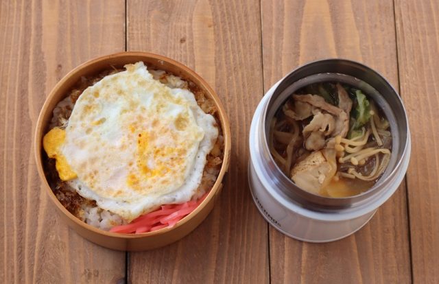 スープジャーで熱々!簡単「豚すき焼き」「目玉焼きご飯」2品弁当