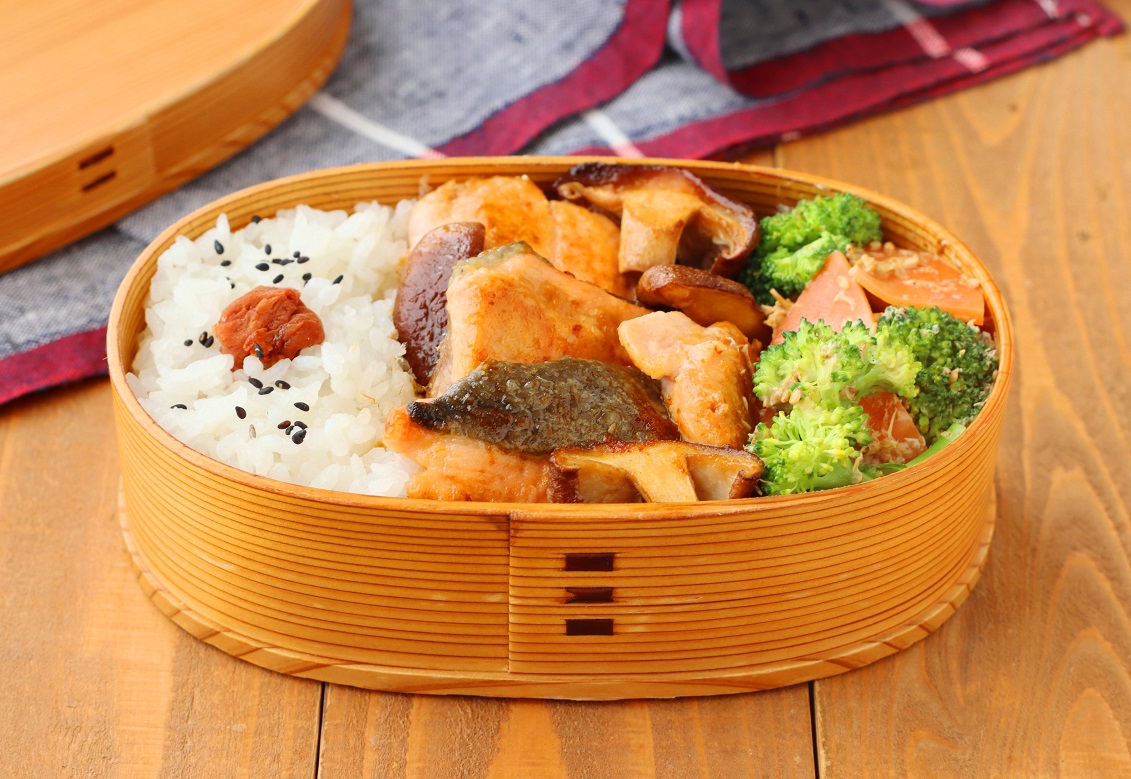 同時進行で時短！「鮭としいたけのバター醤油」「ブロッコリーのごまマヨおかか」2品弁当