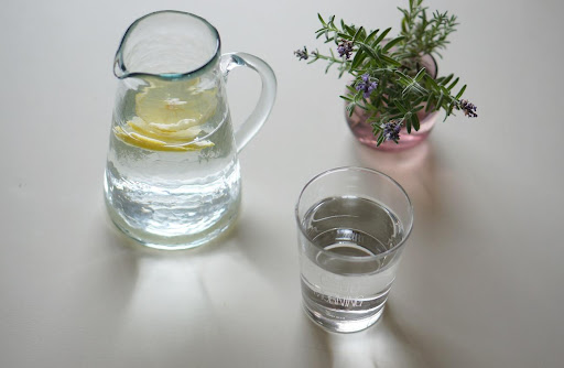 水